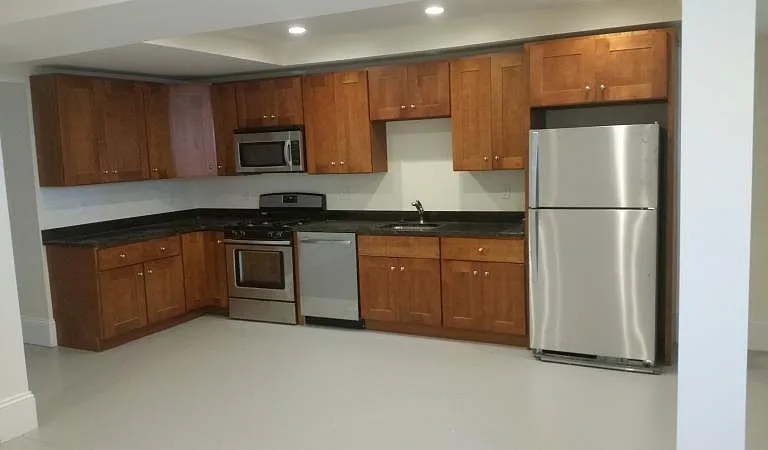 29 Commonwealth Ter #B — Photo 1