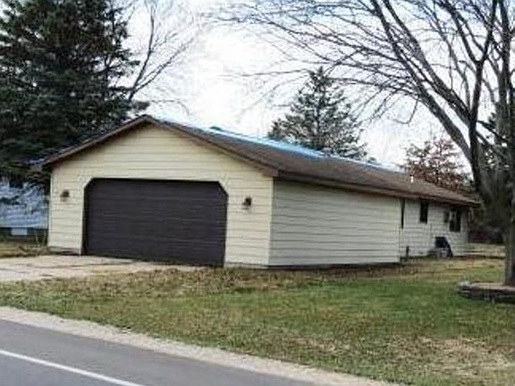 2nd image of 409 Iroquois Ave
