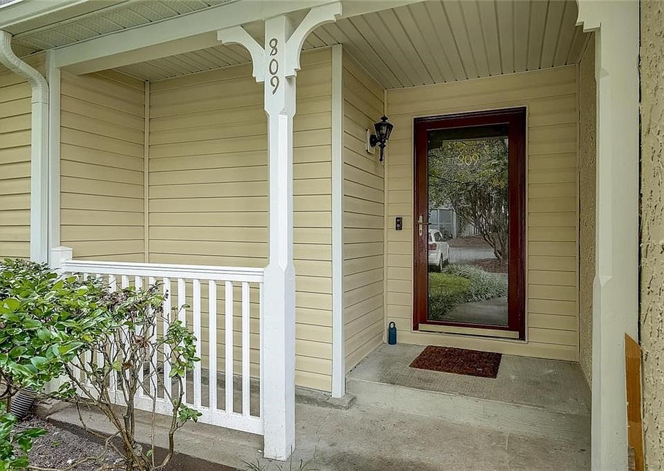 1st image of 809 Heritage Dr SW