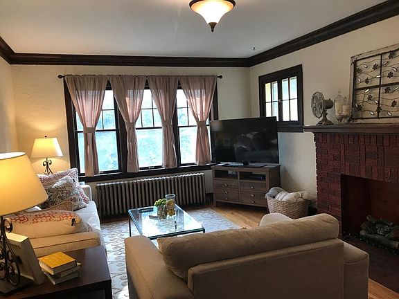 Spacious living room