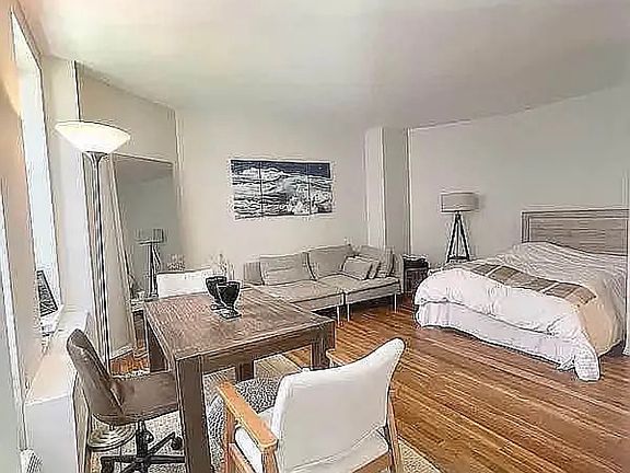 2nd image of 114 E 40th St APT 8A