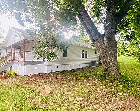 2nd image of 261 Wisteria St