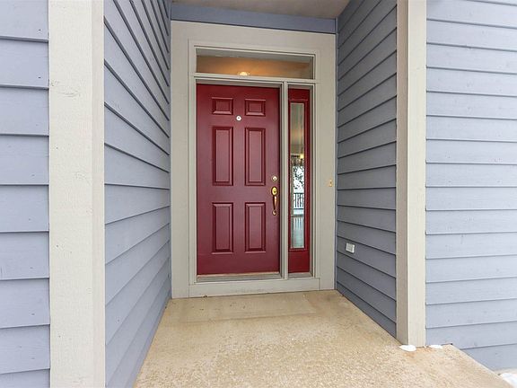 3rd image of 1705 Woodsview Dr
