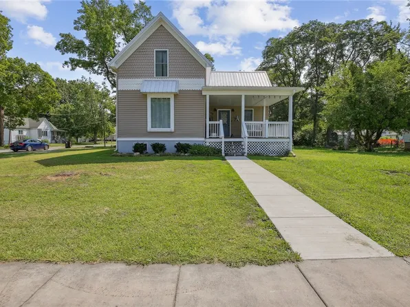 664 N Macon St, Bement, IL 61813