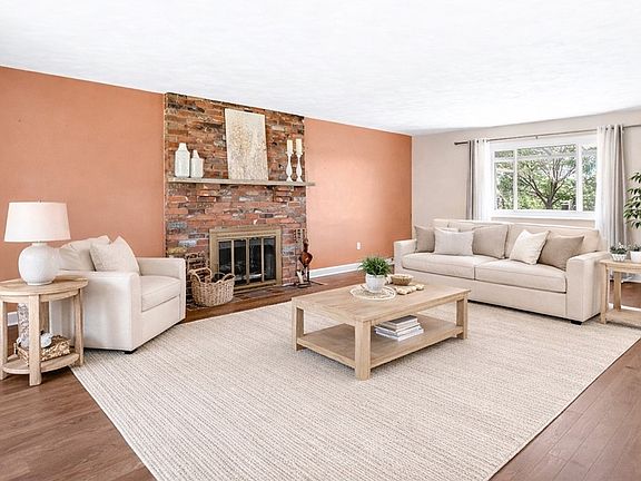 3rd image of 171 Greenlea Dr