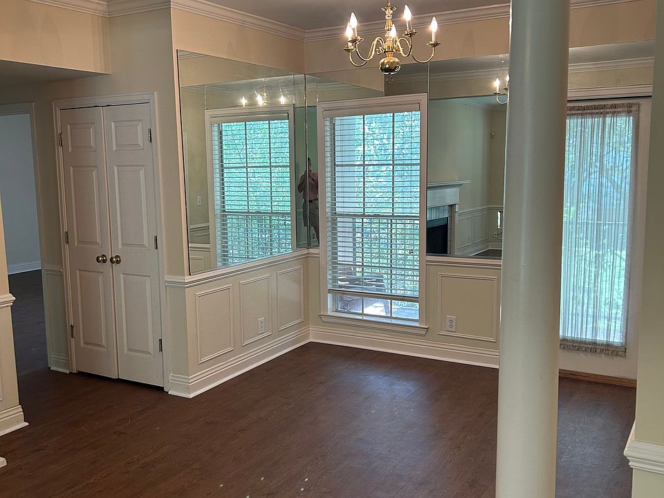 1st image of 2528 College St #2549