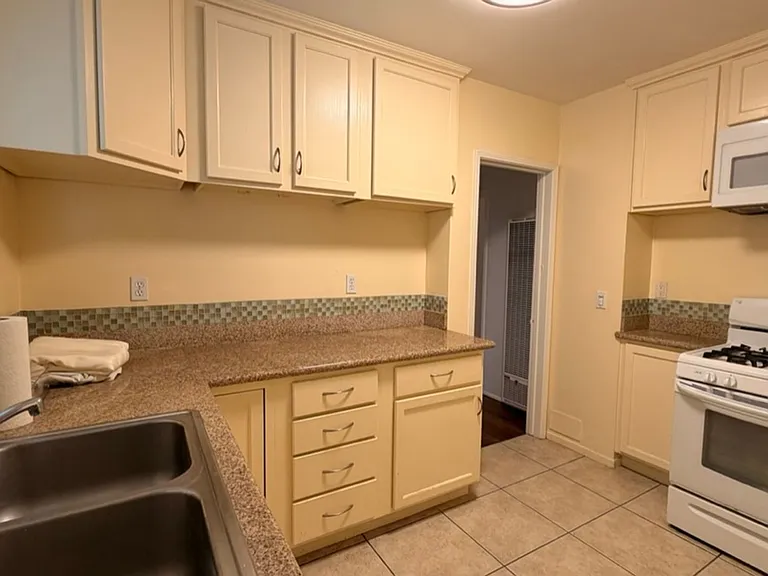 1716 S Tremont St — Photo 23
