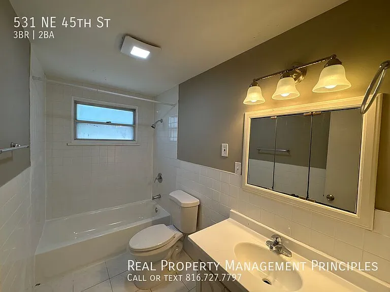 531 NE 45th St — Photo 10