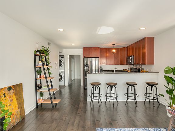 5th image of 2525 W Bryn Mawr Ave APT 404
