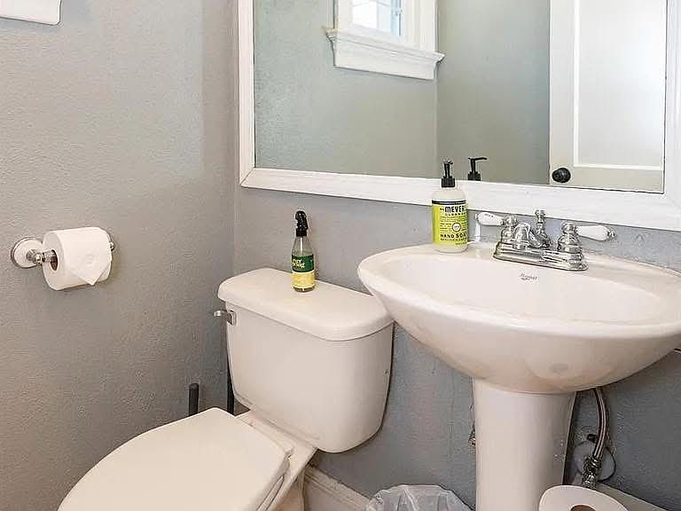 1st image of 203 McMaster Rd