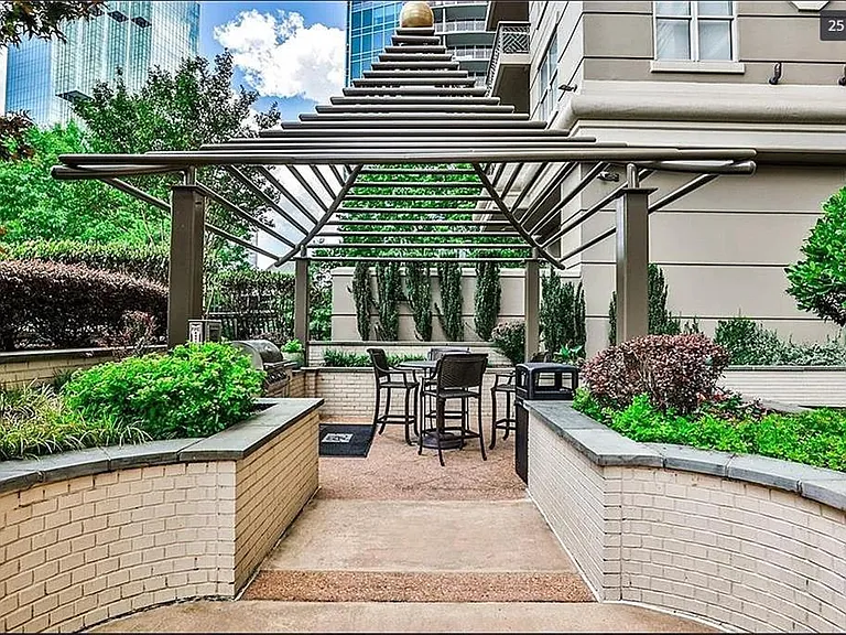 3334 Peachtree Rd NE #404 — Photo 20