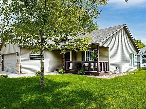 3rd image of 1413 Creekside Dr