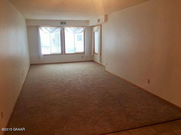 3rd image of 912 Hawthorne St Unit 100
