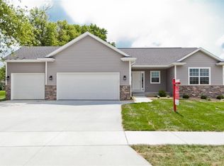 6901 Stone Meadow Dr SW, Cedar Rapids, IA 52404