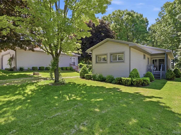 3700 Sylvester Dr, Dryden, MI 48428
