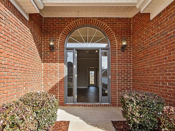 3rd image of 1510 Edward Cir