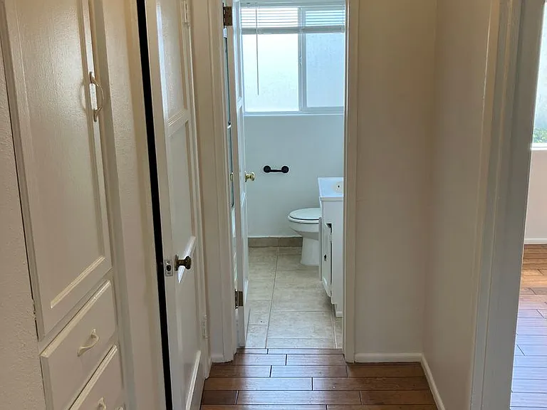 1935 Cloverfield Blvd — Photo 29