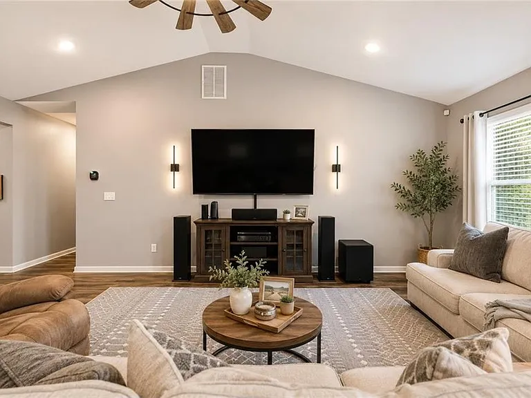 201 Cades Ct — Photo 5