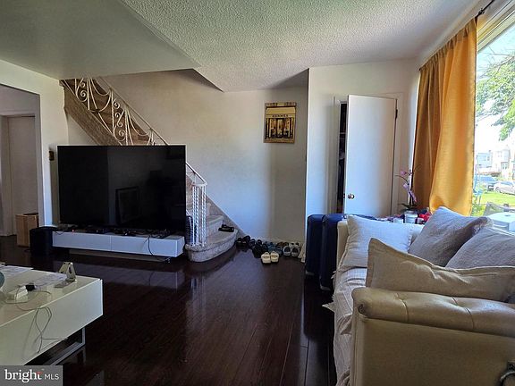 2nd image of 2914 Devereaux Ave