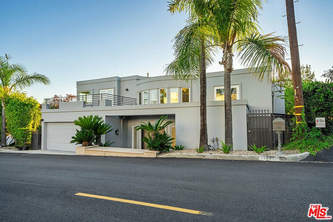 5 bed, 6.0 bath, 5505 sqft, $20,000 — Photo 1