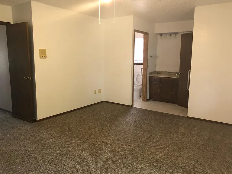 9909 S Hillcrest Dr — Photo 7