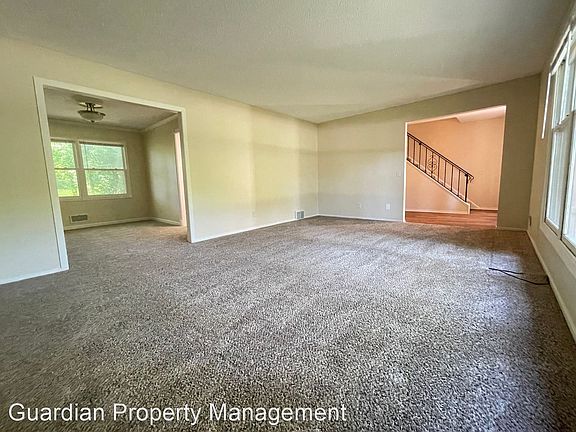 5th image of 1125 Fernbrook Ln N