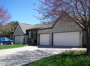 1122 Rolling Green Ln #128, Lansing, MI