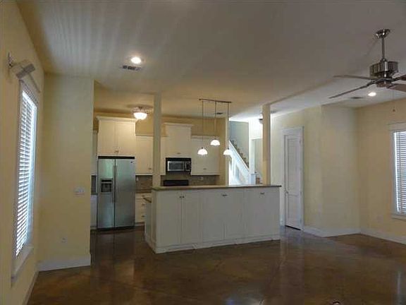3rd image of 297 Ventana Blvd