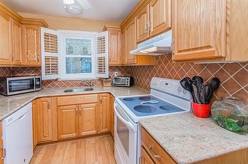 2nd image of 6 Mary Dyer Ln