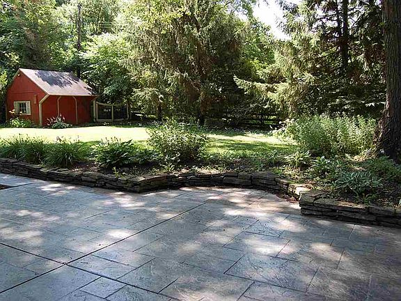 3rd image of 15 Parkway Ln