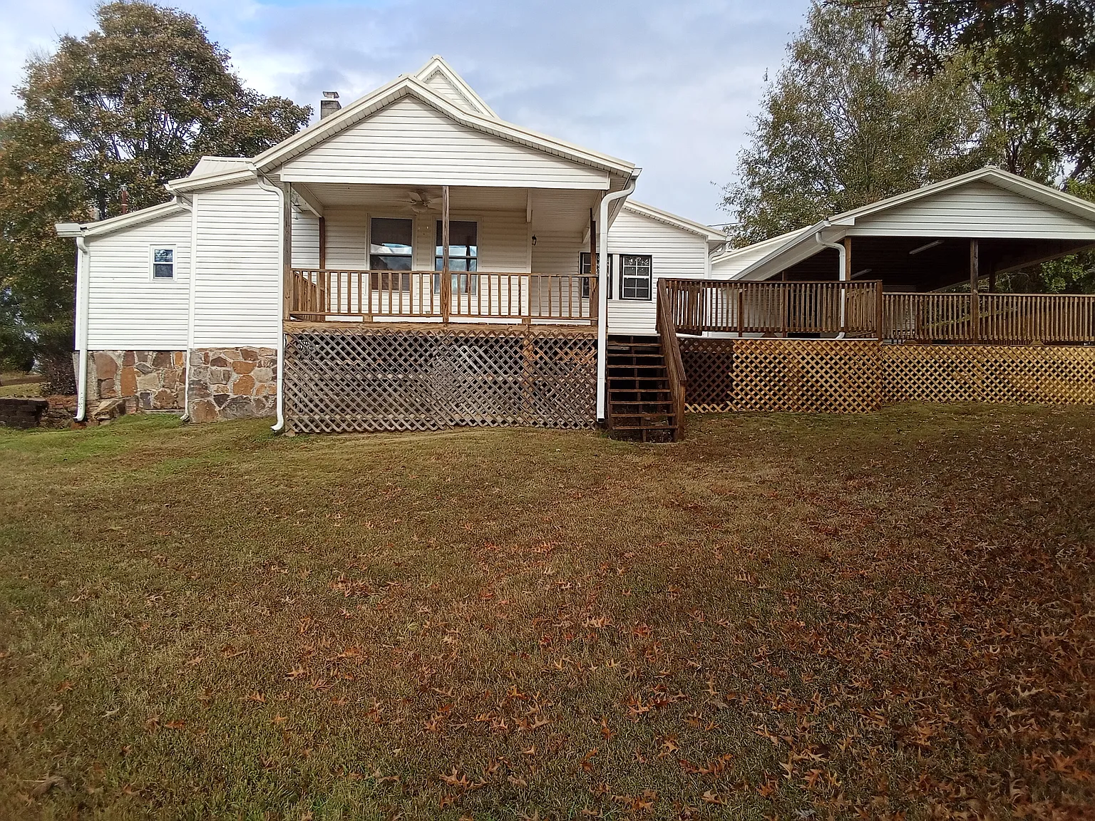 3 bed, 1.5 bath, 1327 sqft, $1,500 — Photo 4