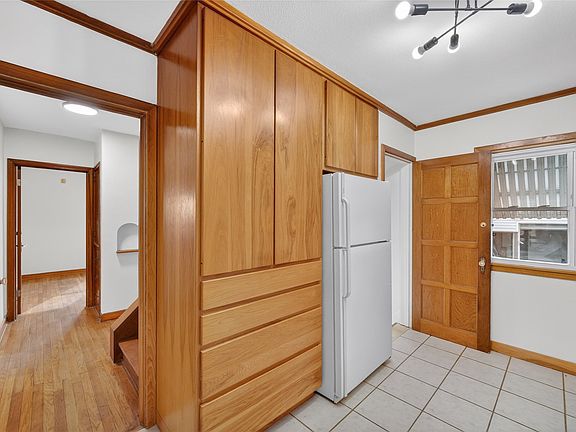 3rd image of 2900 Euclid Ave