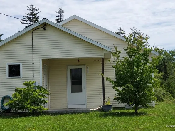 21 Benaquist Way, Harpswell, ME 04079