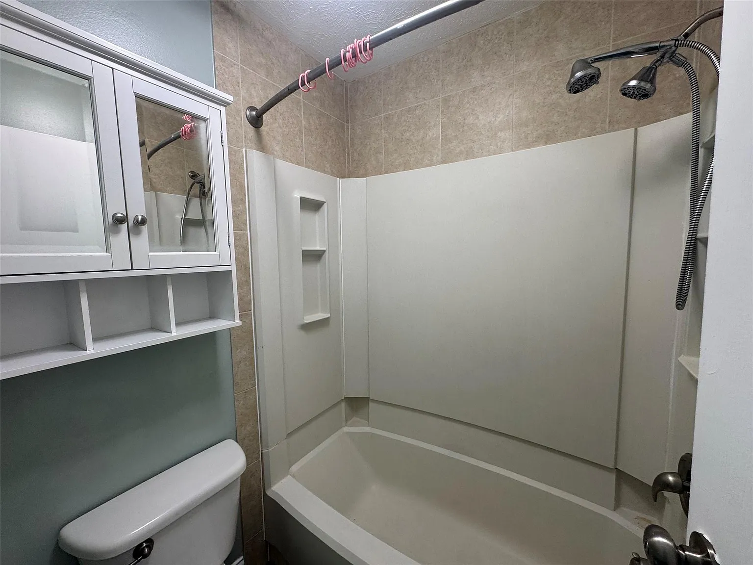 3 bed, 2.0 bath, 1375 sqft, $1,725 — Photo 3