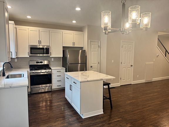 4th image of 20426 Hoodview Ave