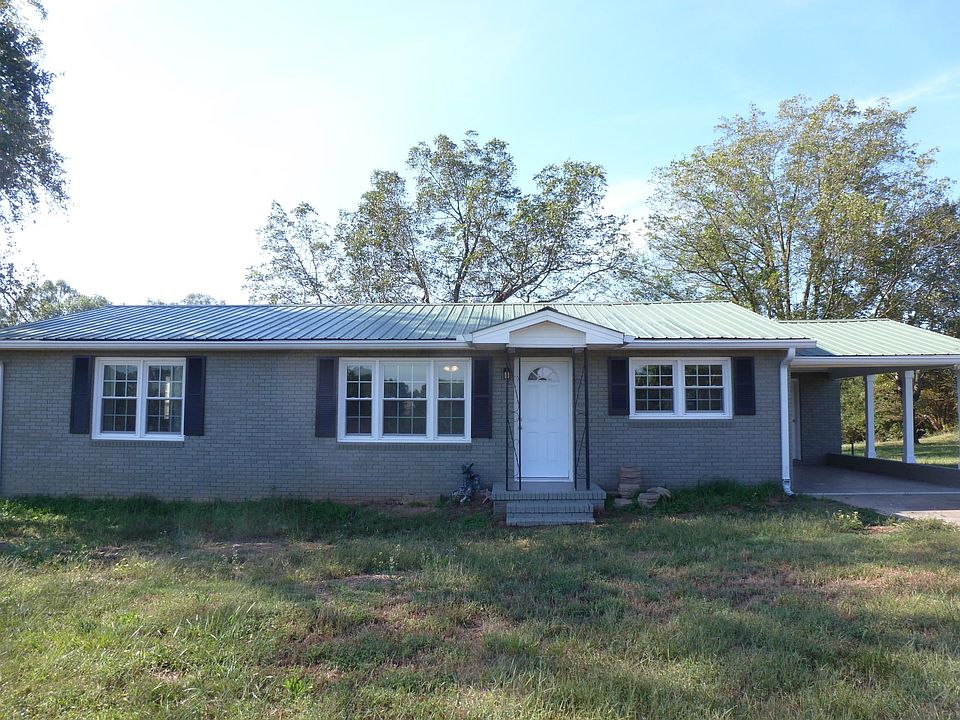 3BR/2BA with attached garage/carport