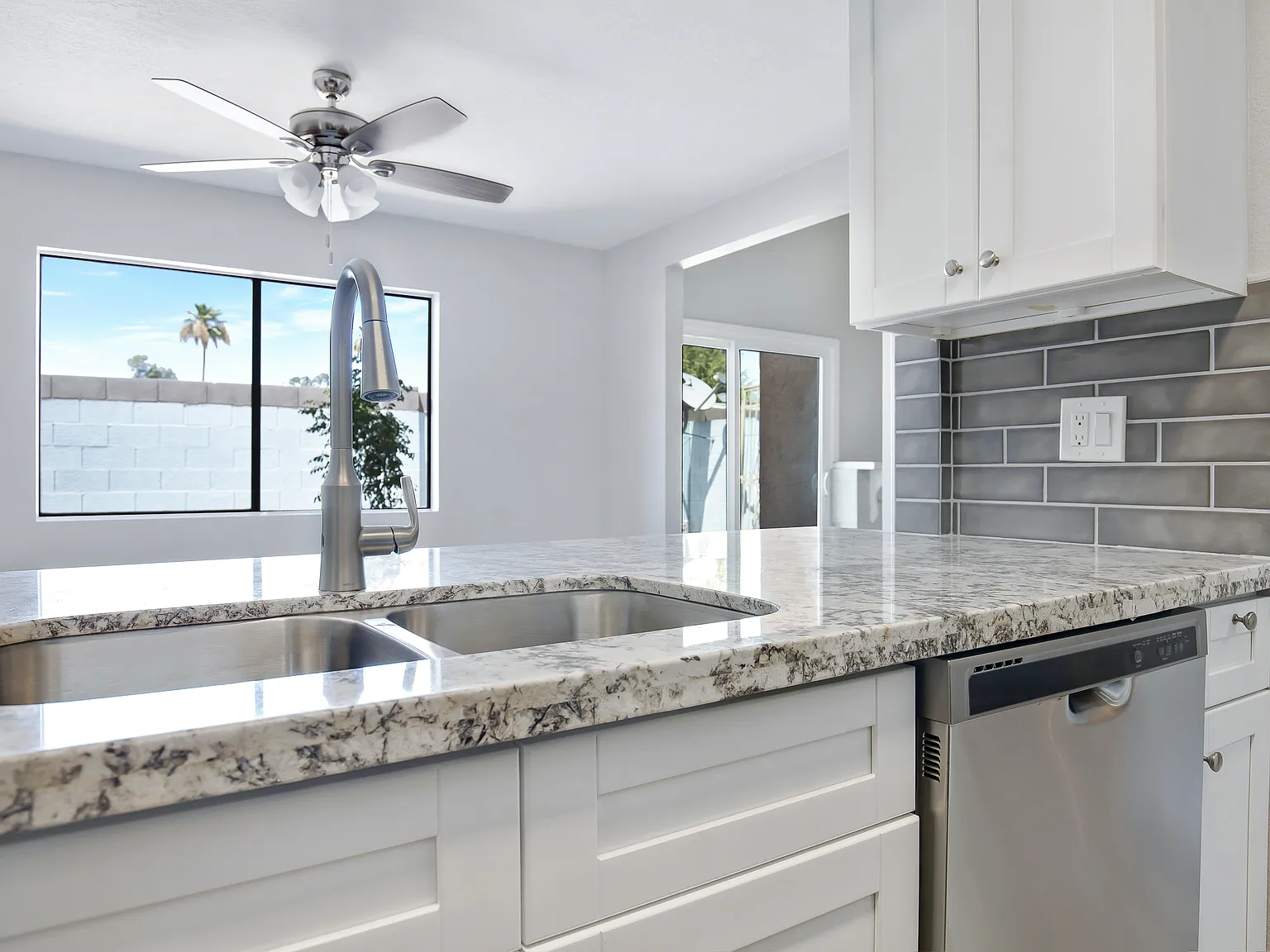 3 bed, 2.5 bath, 1520 sqft, $1,799 — Photo 3