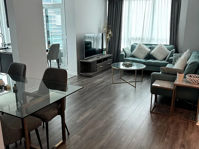 19 Grand Trunk Cres #1510 — Photo 11
