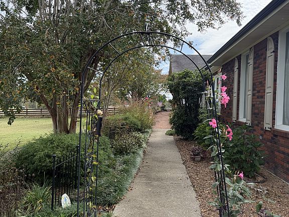 3rd image of 124 Johns Creek Rd