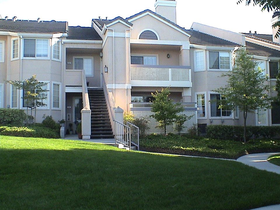 1st image of 890 Goose Lake Ct