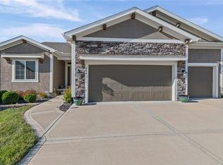 206 NW Joshua Dr, Lees Summit, MO 64081