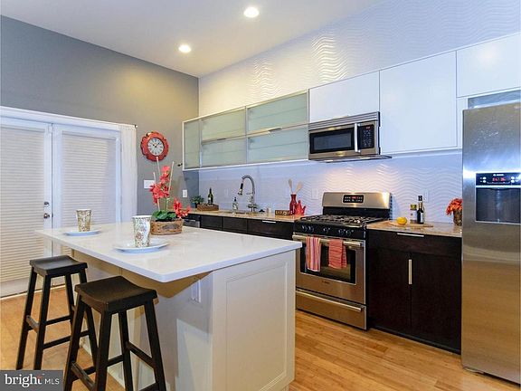 4th image of 1625 Fairmount Ave #A