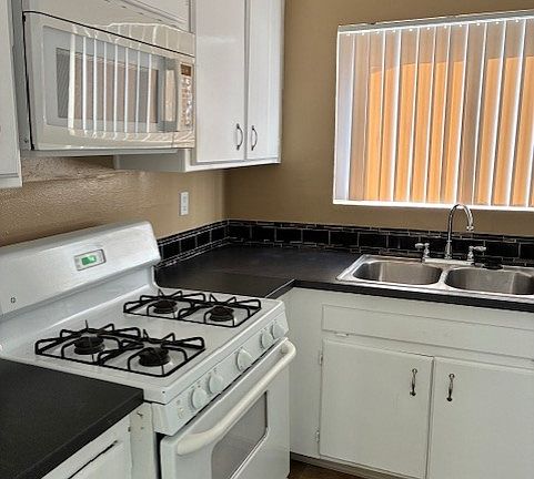 4th image of 4121 39th St APT 9