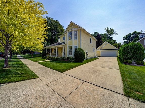 2nd image of 723 Lake Park Dr