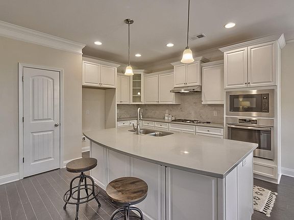 4th image of 407 Tristania Ln