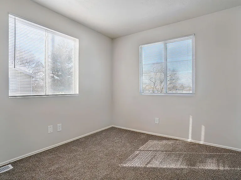 1655 S Riverside Dr — Photo 16