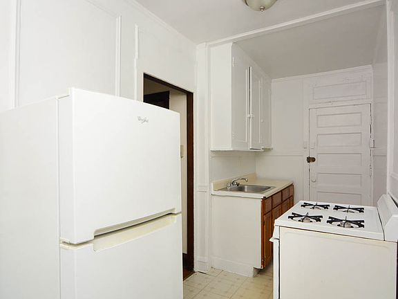 5th image of 3310 W Schubert Ave APT 3W