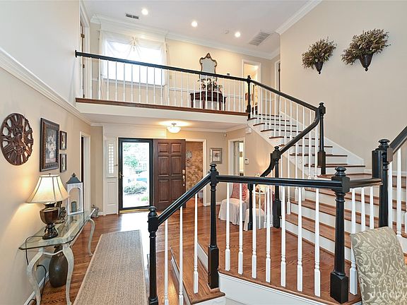 4th image of 5208 Windfern Ct