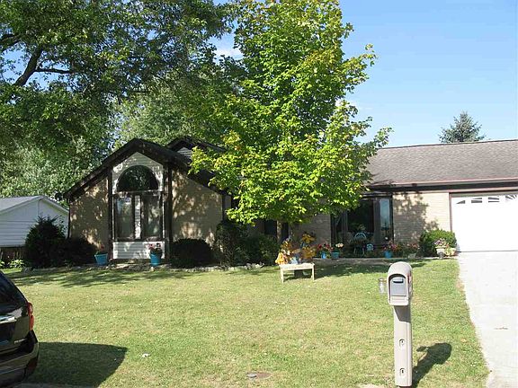 2nd image of 642 Crown Hill Dr W