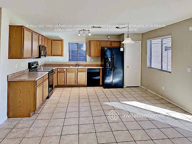 423 S Sabrina — Photo 6